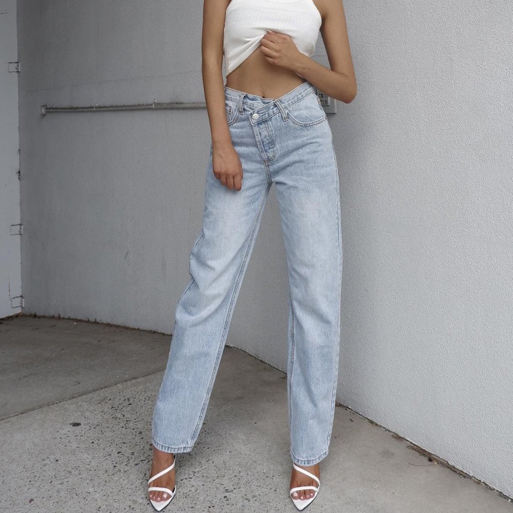 ASYMMETRIC STRAIGHT LEG JEAN LIGHT WASH DENIM